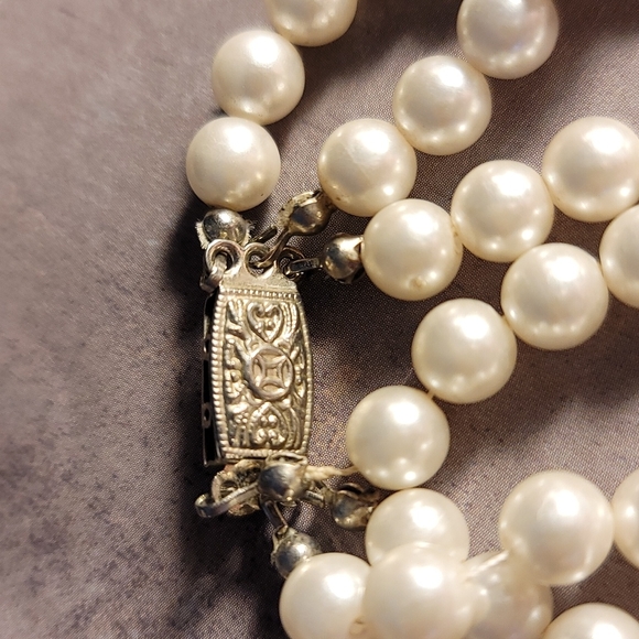 Vintage Pearl Necklace - Picture 2 of 3
